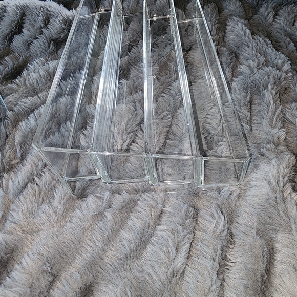 Acrylic Shelves - Picture 4 of 9